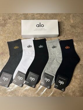 New Alo socks
New in box and with tags 
5 pairs size Medium
Unisex